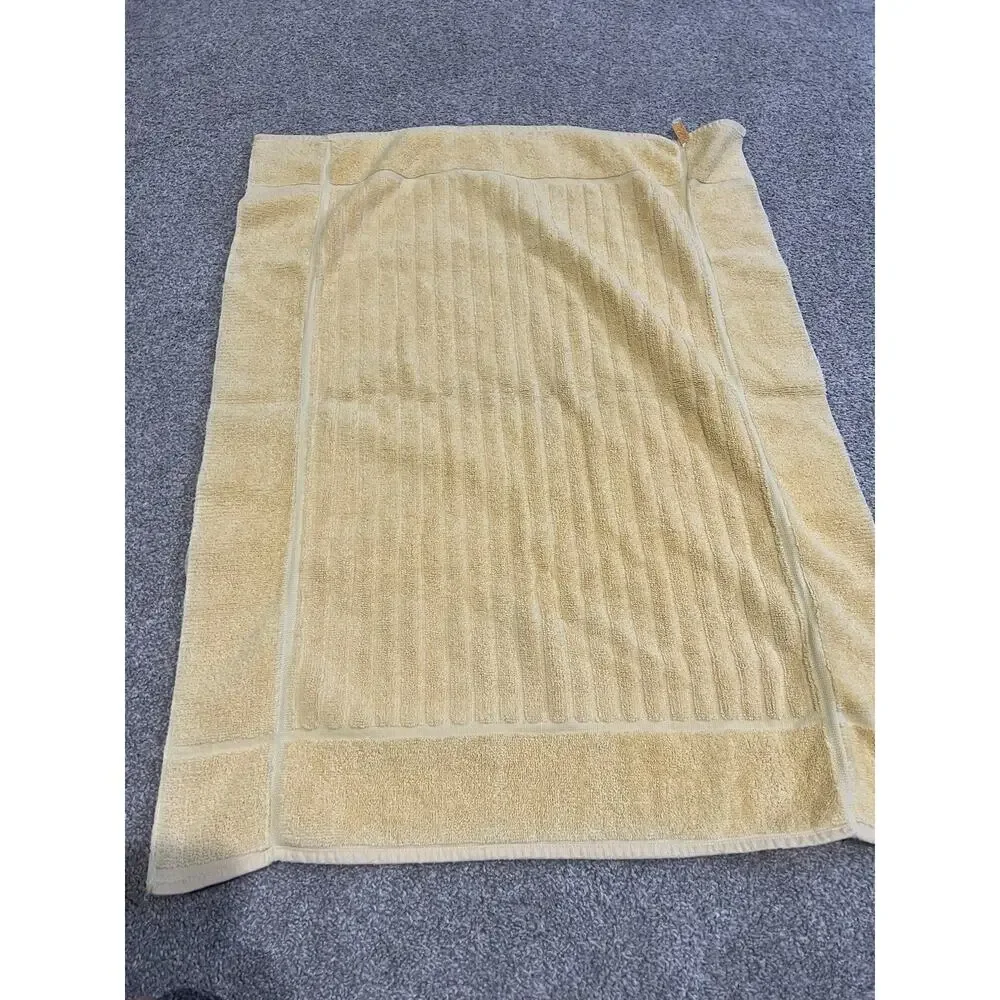 Vintage Moor Quality Bath Hand Towel Pale Yellow Y2K Vtg 90s 30 x 23 USA Retro